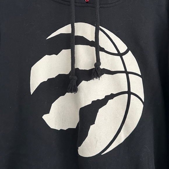 Men's - Mitchell & Ness Toronto Raptors Black & White Logo Sweatshirt - Size 2XL - Picture 7 of 15
